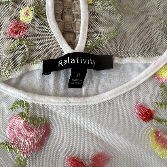 Relativity XL Casual Top - Picture 2 of 4